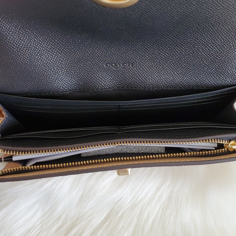 Beautiful Coach Wallet With Charm - Picture 6 of 8